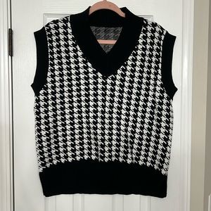 Sleeveless houndstooth sweater.